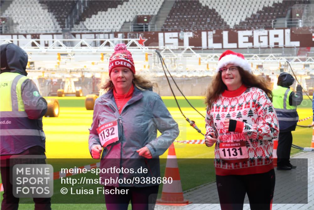 07.12.2025 - St. Pauli X-Mass-Run No. 15 Luisa Fischer http://msf.ph/oto/9388680 07.12.2025 11:56:17 Ziel 1132, 15, 1131, 294, 299, 1030, 1042, 1131, 1132, 1535, 1835, 2077, 2094, 2455, 3499, 3502, 3611, 3802, 4013, 4785 meine-sportfotos.de