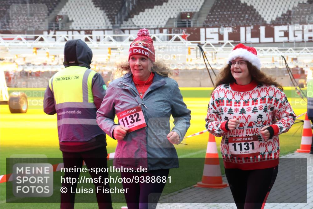 07.12.2025 - St. Pauli X-Mass-Run No. 15 Luisa Fischer http://msf.ph/oto/9388681 07.12.2025 11:56:17 Ziel 15, 1132, 15, 1131, 294, 299, 1030, 1042, 1131, 1132, 1535, 1835, 2077, 2094, 2455, 3499, 3502, 3611, 3802, 4013, 4785 meine-sportfotos.de