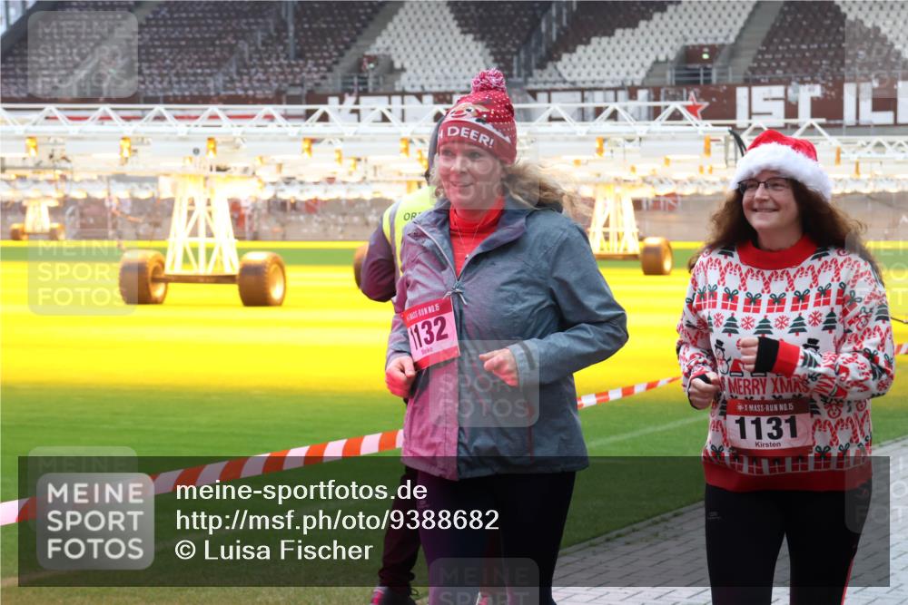 07.12.2025 - St. Pauli X-Mass-Run No. 15 Luisa Fischer http://msf.ph/oto/9388682 07.12.2025 11:56:17 Ziel 15, 132, 15, 11314, 294, 299, 1030, 1042, 1131, 1132, 1535, 1835, 2077, 2094, 2455, 3499, 3502, 3611, 3802, 4013, 4785 meine-sportfotos.de