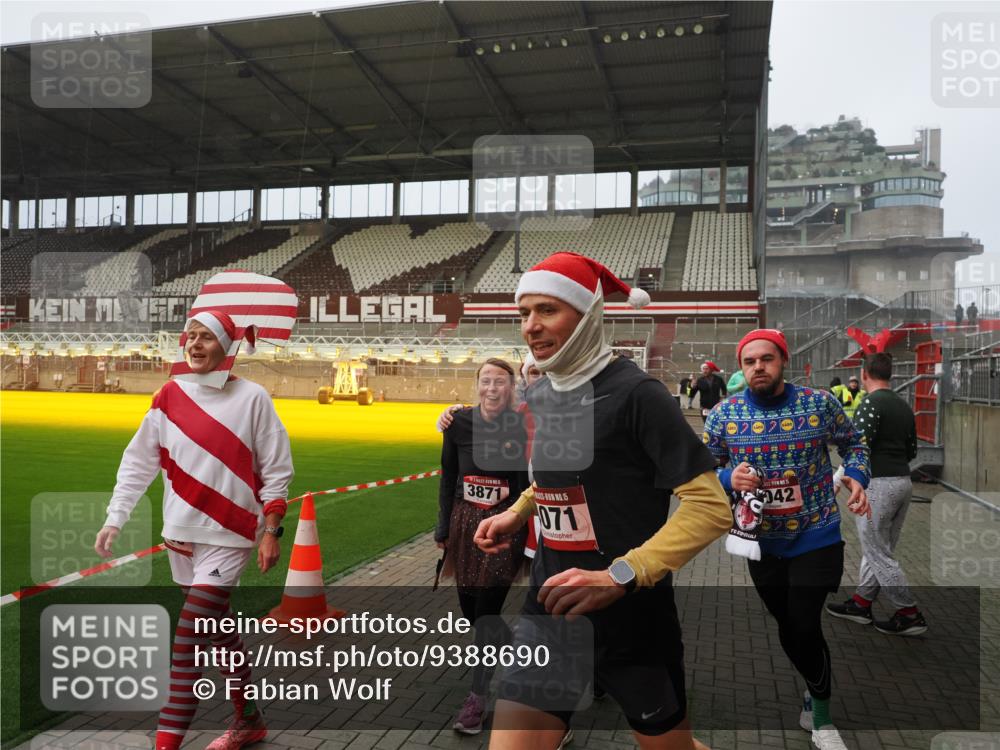 07.12.2025 - St. Pauli X-Mass-Run No. 15 Fabian Wolf http://msf.ph/oto/9388690 07.12.2025 10:20:11 Ziel 459, 1364, 1553, 1903, 2238, 2751, 2855, 3846, 3871, 4042, 4071, 4503 meine-sportfotos.de