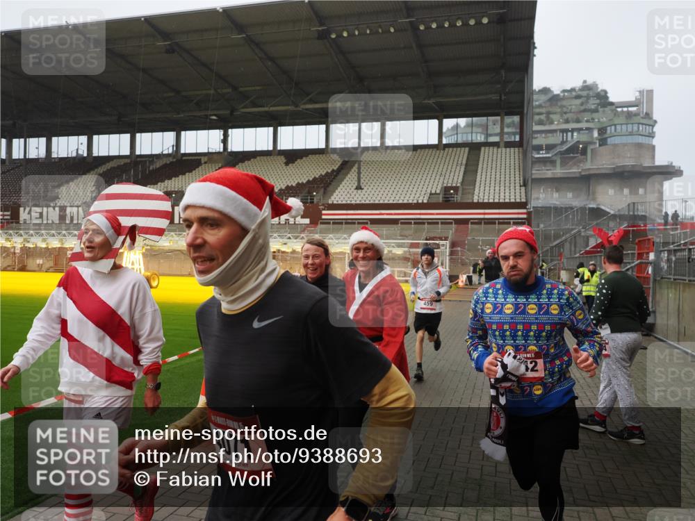 07.12.2025 - St. Pauli X-Mass-Run No. 15 Fabian Wolf http://msf.ph/oto/9388693 07.12.2025 10:20:11 Ziel 459, 1364, 1553, 1903, 2238, 2751, 2855, 3846, 3871, 4042, 4071, 4503 meine-sportfotos.de
