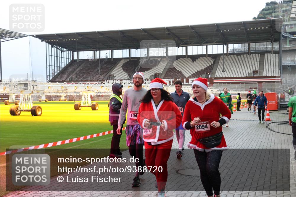 07.12.2025 - St. Pauli X-Mass-Run No. 15 Luisa Fischer http://msf.ph/oto/9388720 07.12.2025 11:56:39 Ziel 104, 02, 2094, 294, 1030, 1042, 1088, 1144, 2077, 2094, 2455, 3007, 3496, 3498, 3499, 3502, 3511, 3802, 3900 meine-sportfotos.de