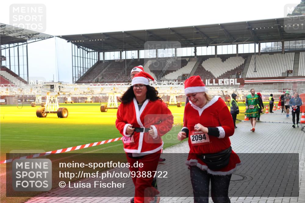 07.12.2025 - St. Pauli X-Mass-Run No. 15 Luisa Fischer http://msf.ph/oto/9388722 07.12.2025 11:56:40 Ziel 2077, 2094, 2455, 294, 1030, 1042, 1088, 1144, 2077, 2094, 2455, 3007, 3433, 3496, 3498, 3499, 3502, 3511, 3802, 3900 meine-sportfotos.de