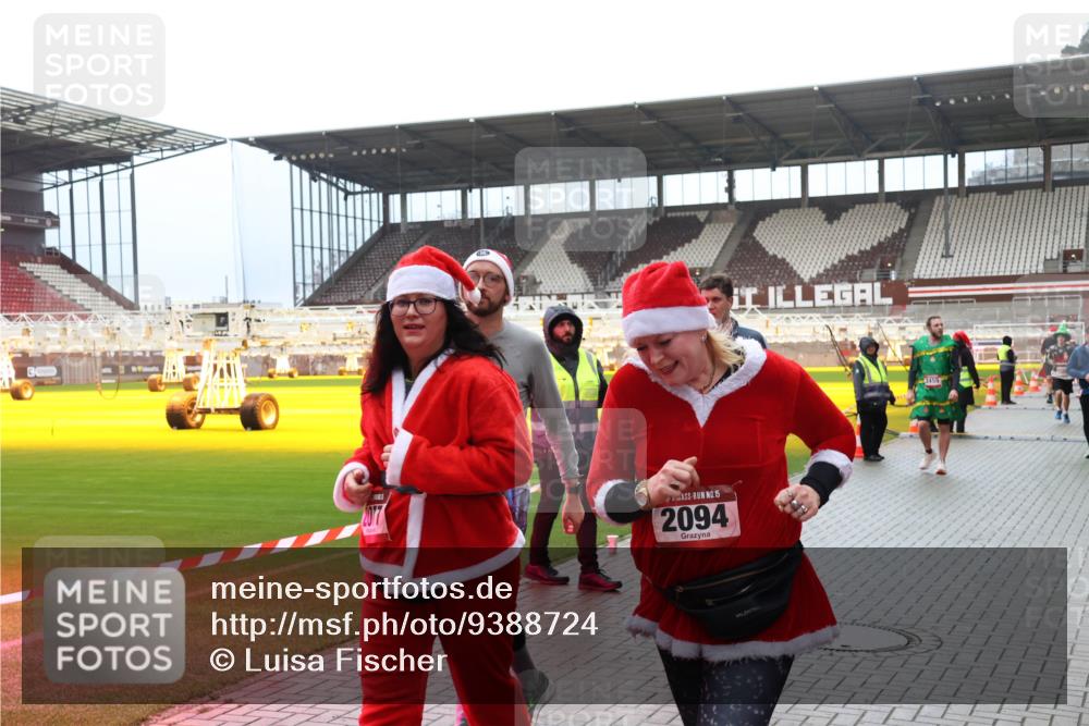 07.12.2025 - St. Pauli X-Mass-Run No. 15 Luisa Fischer http://msf.ph/oto/9388724 07.12.2025 11:56:40 Ziel 2017, 15, 2094, 1455, 294, 1030, 1042, 1088, 1144, 2077, 2094, 2455, 3007, 3433, 3496, 3498, 3499, 3502, 3511, 3802, 3900 meine-sportfotos.de