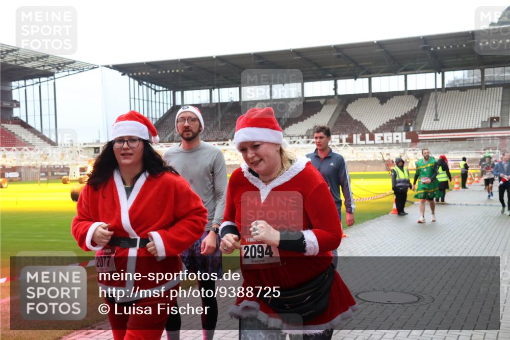 07.12.2025 - St. Pauli X-Mass-Run No. 15 Luisa Fischer http://msf.ph/oto/9388725 07.12.2025 11:56:41 Ziel 5, 2077, 2094, 294, 1030, 1042, 1088, 1144, 2077, 2094, 2455, 3007, 3433, 3496, 3498, 3499, 3502, 3511, 3802, 3900 meine-sportfotos.de