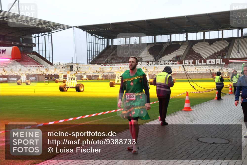 07.12.2025 - St. Pauli X-Mass-Run No. 15 Luisa Fischer http://msf.ph/oto/9388733 07.12.2025 11:56:50 Ziel 2455, 1030, 1042, 1088, 1144, 2077, 2094, 2455, 2929, 2932, 3007, 3433, 3496, 3498, 3499, 3502, 3511, 3802, 3842, 3843, 3844, 3900 meine-sportfotos.de