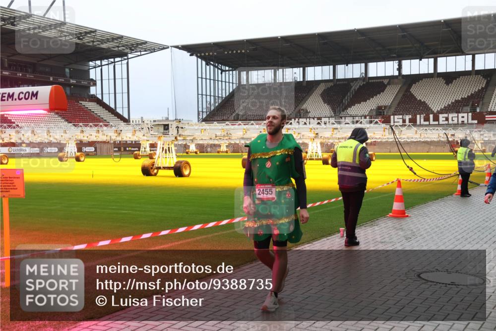 07.12.2025 - St. Pauli X-Mass-Run No. 15 Luisa Fischer http://msf.ph/oto/9388735 07.12.2025 11:56:50 Ziel 2455, 1030, 1042, 1088, 1144, 2077, 2094, 2455, 2929, 2932, 3007, 3433, 3496, 3498, 3499, 3502, 3511, 3802, 3842, 3843, 3844, 3900 meine-sportfotos.de