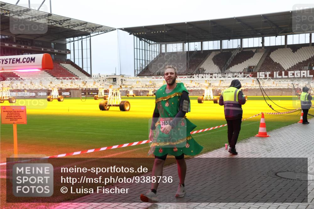 07.12.2025 - St. Pauli X-Mass-Run No. 15 Luisa Fischer http://msf.ph/oto/9388736 07.12.2025 11:56:50 Ziel 2455, 1030, 1042, 1088, 1144, 2077, 2094, 2455, 2929, 2932, 3007, 3433, 3496, 3498, 3499, 3502, 3511, 3802, 3842, 3843, 3844, 3900 meine-sportfotos.de