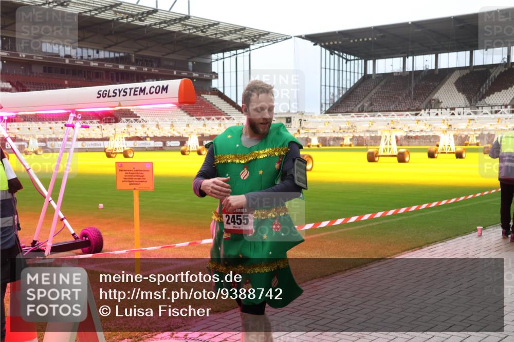 07.12.2025 - St. Pauli X-Mass-Run No. 15 Luisa Fischer http://msf.ph/oto/9388742 07.12.2025 11:56:52 Ziel 4, 15, 2455, 1030, 1088, 1144, 2455, 2929, 2932, 3007, 3433, 3496, 3498, 3499, 3502, 3511, 3802, 3842, 3843, 3844, 3900 meine-sportfotos.de