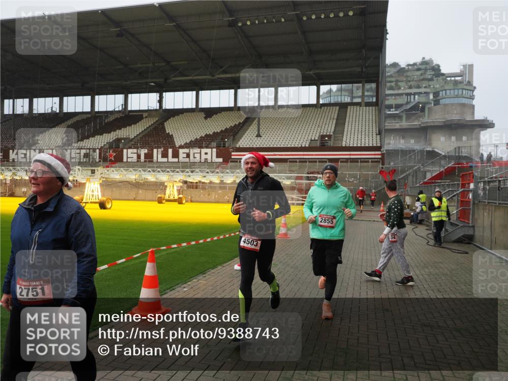 07.12.2025 - St. Pauli X-Mass-Run No. 15 Fabian Wolf http://msf.ph/oto/9388743 07.12.2025 10:20:15 Ziel 459, 1364, 1553, 1903, 2238, 2751, 2855, 3846, 3871, 4042, 4071, 4503, 4523 meine-sportfotos.de