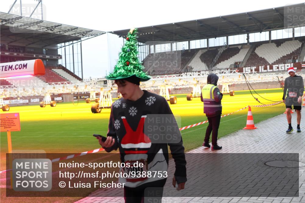 07.12.2025 - St. Pauli X-Mass-Run No. 15 Luisa Fischer http://msf.ph/oto/9388753 07.12.2025 11:56:57 Ziel 15, 3900, 4144, 1030, 1088, 1144, 2455, 2596, 2598, 2599, 2824, 2929, 2932, 3007, 3433, 3459, 3496, 3498, 3499, 3502, 3511, 3842, 3843, 3844, 3900, 4172, 4174 meine-sportfotos.de