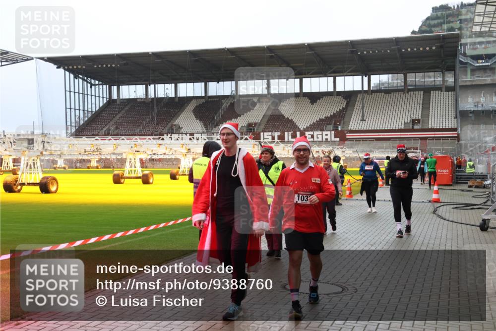 07.12.2025 - St. Pauli X-Mass-Run No. 15 Luisa Fischer http://msf.ph/oto/9388760 07.12.2025 11:57:05 Ziel 103, 3498, 1088, 1144, 2596, 2598, 2599, 2824, 2825, 2826, 2929, 2932, 3007, 3383, 3433, 3459, 3496, 3498, 3511, 3842, 3843, 3844, 3900, 4172, 4174 meine-sportfotos.de