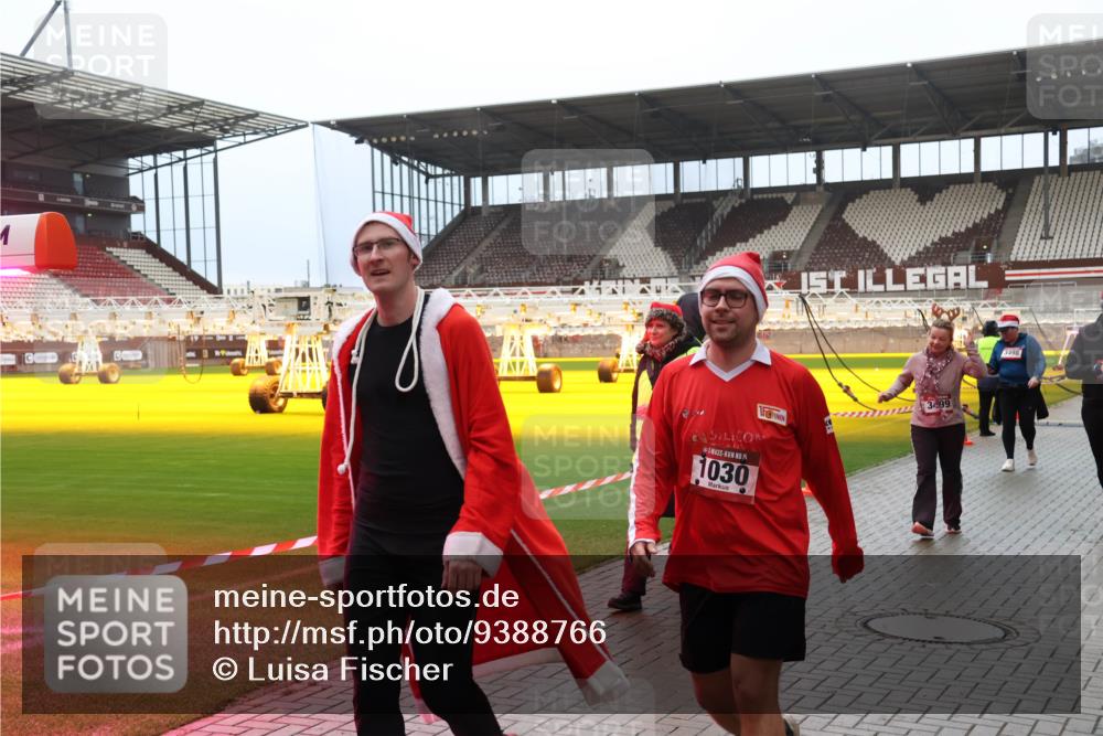 07.12.2025 - St. Pauli X-Mass-Run No. 15 Luisa Fischer http://msf.ph/oto/9388766 07.12.2025 11:57:07 Ziel 1030, 3, 99, 3498, 1088, 1271, 2596, 2598, 2599, 2824, 2825, 2826, 2929, 2932, 3007, 3383, 3433, 3459, 3496, 3498, 3511, 3842, 3843, 3844, 3900, 4172, 4174 meine-sportfotos.de