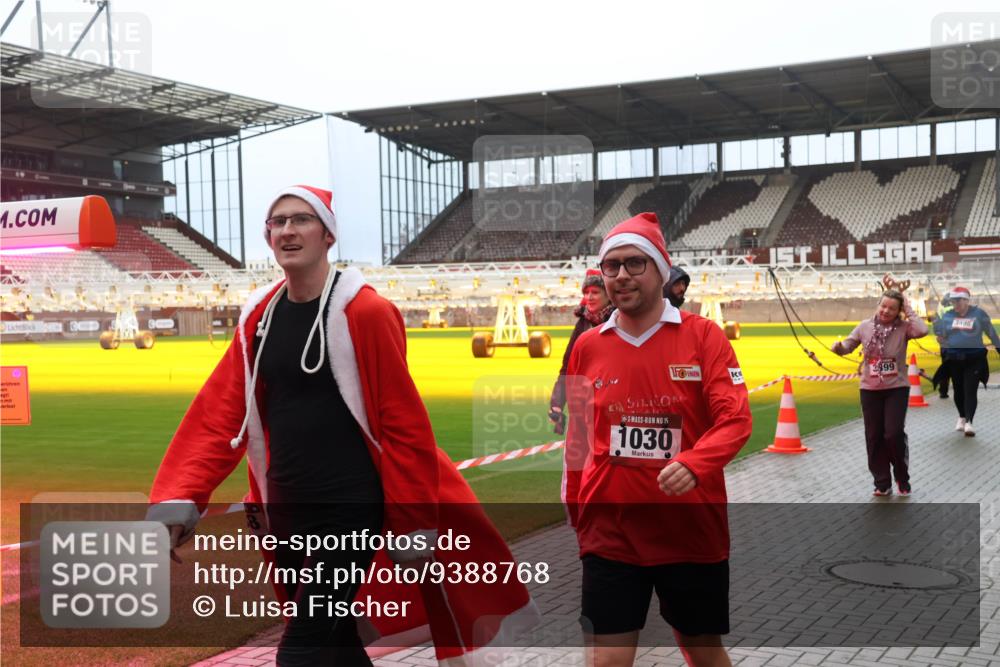 07.12.2025 - St. Pauli X-Mass-Run No. 15 Luisa Fischer http://msf.ph/oto/9388768 07.12.2025 11:57:07 Ziel 1030, 3999, 3498, 1088, 1271, 2596, 2598, 2599, 2824, 2825, 2826, 2929, 2932, 3007, 3383, 3433, 3459, 3496, 3498, 3511, 3842, 3843, 3844, 3900, 4172, 4174 meine-sportfotos.de