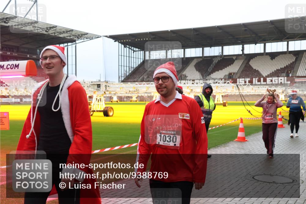 07.12.2025 - St. Pauli X-Mass-Run No. 15 Luisa Fischer http://msf.ph/oto/9388769 07.12.2025 11:57:08 Ziel 0, 15, 1030, 3499, 3498, 722, 1088, 1271, 2596, 2598, 2599, 2824, 2825, 2826, 2929, 2932, 3007, 3383, 3433, 3459, 3496, 3498, 3511, 3842, 3843, 3844, 3900, 4172, 4174 meine-sportfotos.de