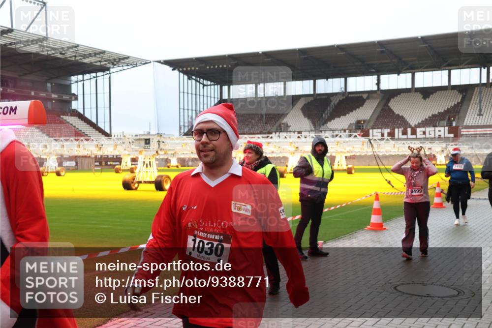 07.12.2025 - St. Pauli X-Mass-Run No. 15 Luisa Fischer http://msf.ph/oto/9388771 07.12.2025 11:57:08 Ziel 15, 1030, 499, 722, 1088, 1271, 2596, 2598, 2599, 2824, 2825, 2826, 2929, 2932, 3007, 3383, 3433, 3459, 3496, 3498, 3511, 3842, 3843, 3844, 3900, 4172, 4174 meine-sportfotos.de