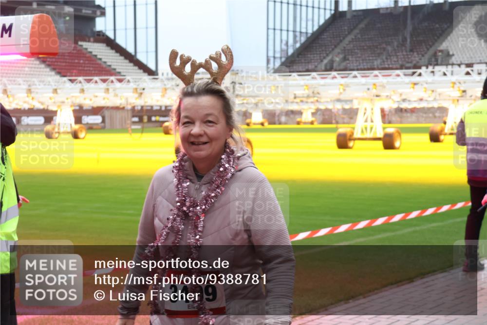 07.12.2025 - St. Pauli X-Mass-Run No. 15 Luisa Fischer http://msf.ph/oto/9388781 07.12.2025 11:57:16 Ziel 30, 15, 3499, 722, 1088, 1271, 1836, 1877, 2496, 2596, 2598, 2599, 2824, 2825, 2826, 2929, 2932, 3007, 3383, 3433, 3459, 3496, 3498, 3511, 3842, 3843, 3844, 3900, 4172, 4174 meine-sportfotos.de