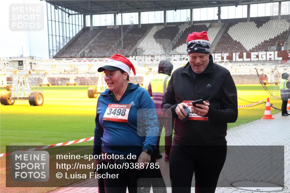 07.12.2025 - St. Pauli X-Mass-Run No. 15 Luisa Fischer http://msf.ph/oto/9388785 07.12.2025 11:57:18 Ziel 15, 3498, 722, 1088, 1271, 1836, 1877, 2496, 2596, 2598, 2599, 2824, 2825, 2826, 2929, 2932, 3007, 3383, 3433, 3459, 3496, 3498, 3511, 3842, 3843, 3844, 3900, 4172, 4174 meine-sportfotos.de