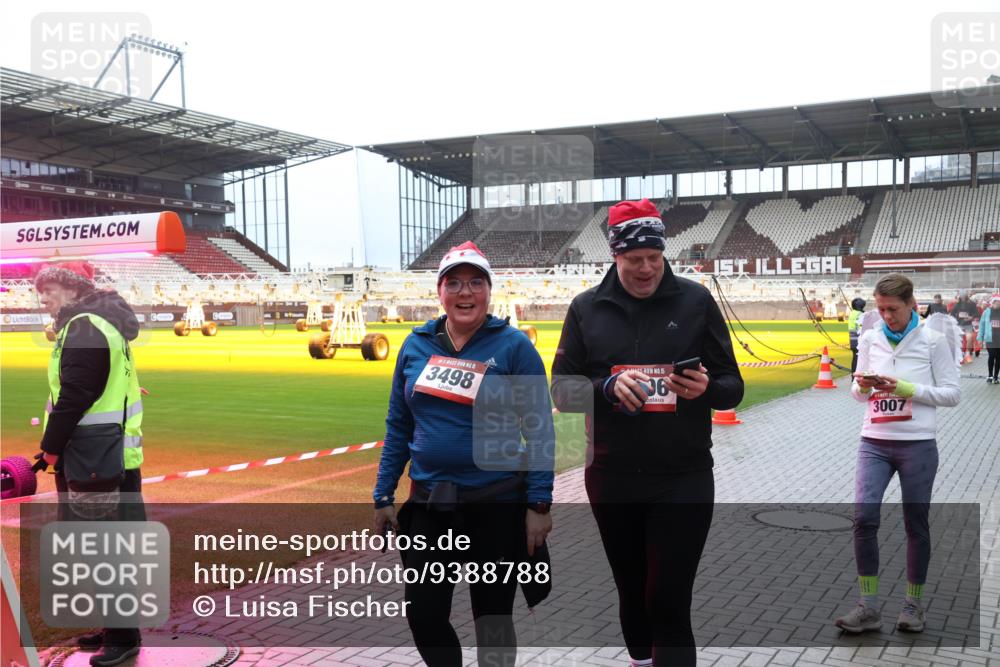 07.12.2025 - St. Pauli X-Mass-Run No. 15 Luisa Fischer http://msf.ph/oto/9388788 07.12.2025 11:57:18 Ziel 3498, 15, 36, 3007, 722, 1088, 1271, 1836, 1877, 2496, 2596, 2598, 2599, 2824, 2825, 2826, 2929, 2932, 3007, 3383, 3433, 3459, 3496, 3498, 3511, 3842, 3843, 3844, 3900, 4172, 4174 meine-sportfotos.de