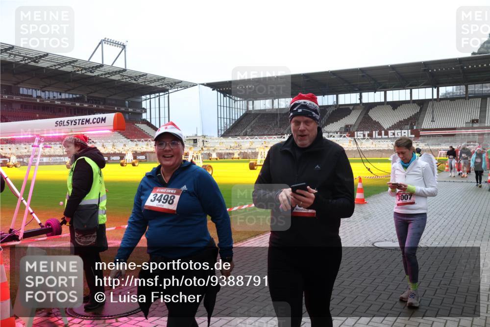 07.12.2025 - St. Pauli X-Mass-Run No. 15 Luisa Fischer http://msf.ph/oto/9388791 07.12.2025 11:57:19 Ziel 5, 3498, 3007, 722, 1271, 1836, 1877, 2496, 2596, 2598, 2599, 2824, 2825, 2826, 2929, 2932, 3007, 3383, 3433, 3459, 3842, 3843, 3844, 3900, 4172, 4174 meine-sportfotos.de