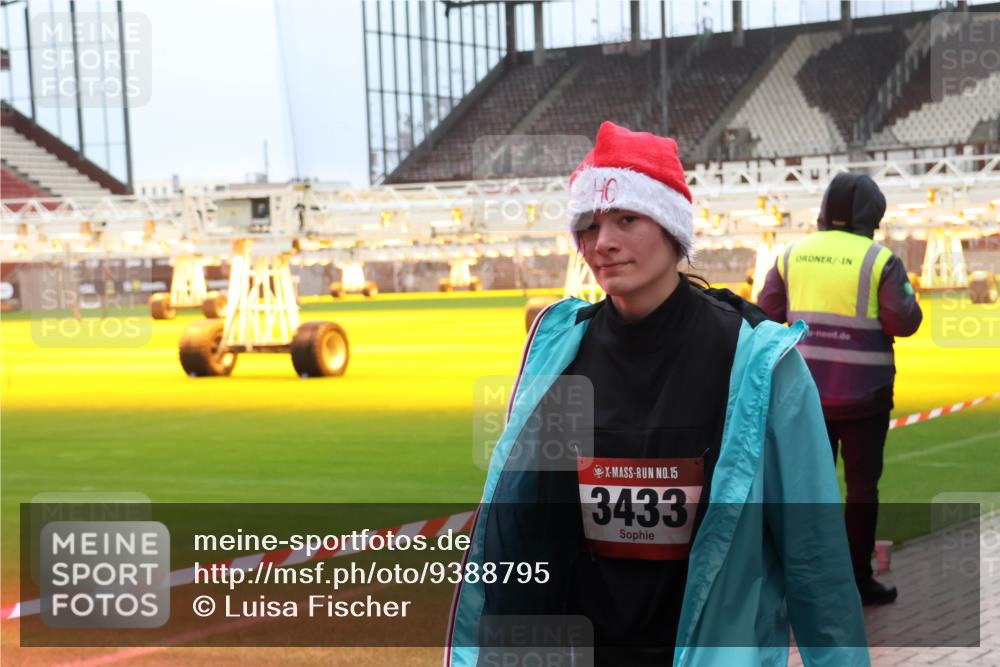 07.12.2025 - St. Pauli X-Mass-Run No. 15 Luisa Fischer http://msf.ph/oto/9388795 07.12.2025 11:57:32 Ziel 15, 3433, 722, 1271, 1327, 1836, 1877, 2496, 2596, 2598, 2599, 2811, 2824, 2825, 2826, 2929, 2932, 3383, 3459, 3842, 3843, 3844, 4172, 4174 meine-sportfotos.de