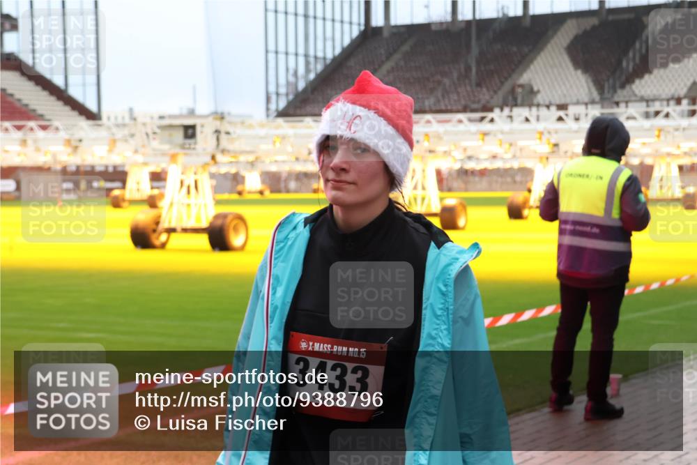 07.12.2025 - St. Pauli X-Mass-Run No. 15 Luisa Fischer http://msf.ph/oto/9388796 07.12.2025 11:57:32 Ziel 15, 3433, 722, 1271, 1327, 1836, 1877, 2496, 2596, 2598, 2599, 2811, 2824, 2825, 2826, 2929, 2932, 3383, 3459, 3842, 3843, 3844, 4172, 4174 meine-sportfotos.de