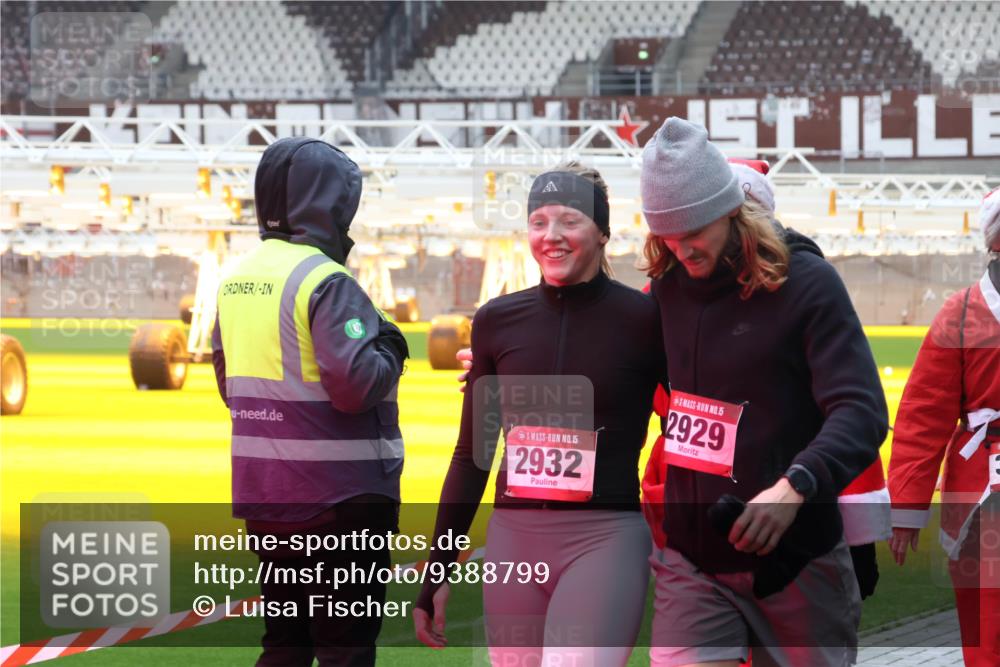 07.12.2025 - St. Pauli X-Mass-Run No. 15 Luisa Fischer http://msf.ph/oto/9388799 07.12.2025 11:57:34 Ziel 15, 2932, 15, 2929, 722, 1271, 1327, 1836, 1877, 2496, 2596, 2598, 2599, 2811, 2824, 2825, 2826, 2932, 3383, 3459, 3842, 3844, 4172, 4174 meine-sportfotos.de