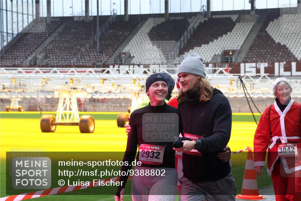 07.12.2025 - St. Pauli X-Mass-Run No. 15 Luisa Fischer http://msf.ph/oto/9388802 07.12.2025 11:57:35 Ziel 15, 2932, 15, 15, 3842, 722, 1271, 1327, 1836, 1877, 2496, 2596, 2598, 2599, 2811, 2824, 2825, 2826, 3383, 3459, 3842, 3844, 4172, 4174 meine-sportfotos.de
