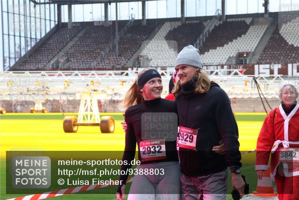 07.12.2025 - St. Pauli X-Mass-Run No. 15 Luisa Fischer http://msf.ph/oto/9388803 07.12.2025 11:57:35 Ziel 15, 2932, 15, 2929, 5, 3842, 722, 1271, 1327, 1836, 1877, 2496, 2596, 2598, 2599, 2811, 2824, 2825, 2826, 3383, 3459, 3842, 3844, 4172, 4174 meine-sportfotos.de