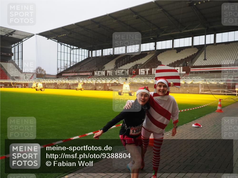 07.12.2025 - St. Pauli X-Mass-Run No. 15 Fabian Wolf http://msf.ph/oto/9388804 07.12.2025 10:20:21 Ziel 447, 452, 459, 1553, 2855, 3473, 3832, 4042, 4071, 4116, 4503, 4523 meine-sportfotos.de