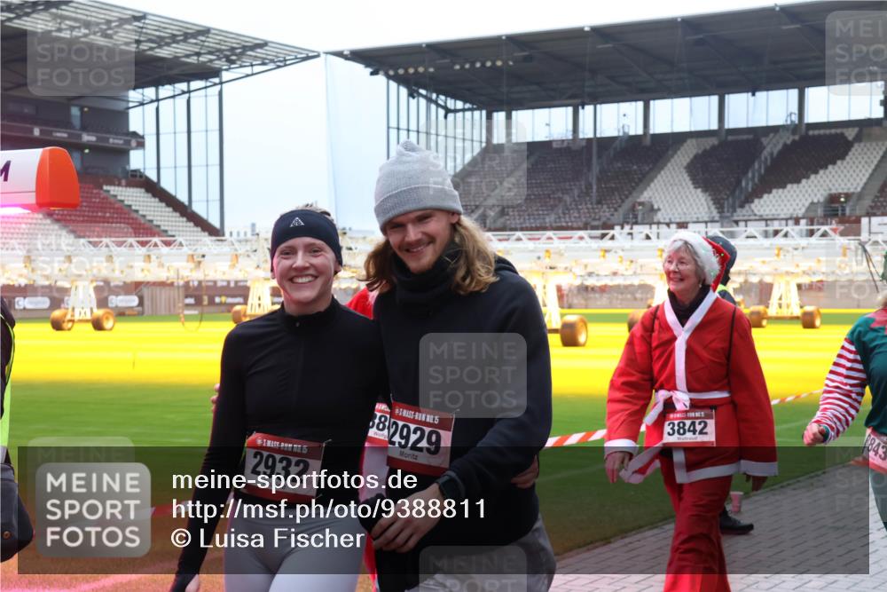 07.12.2025 - St. Pauli X-Mass-Run No. 15 Luisa Fischer http://msf.ph/oto/9388811 07.12.2025 11:57:37 Ziel 1, 15, 2932, 5, 82929, 3842, 8843, 722, 1271, 1327, 1836, 1877, 2496, 2596, 2598, 2599, 2811, 2824, 2825, 2826, 3383, 3459, 4125, 4172, 4174 meine-sportfotos.de