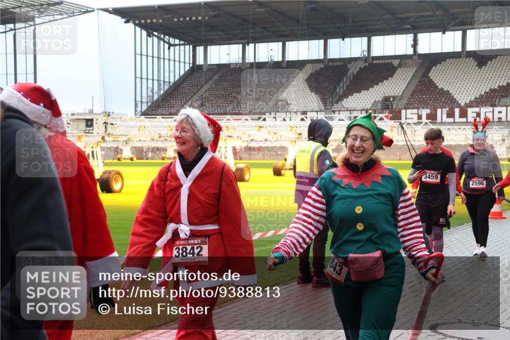 07.12.2025 - St. Pauli X-Mass-Run No. 15 Luisa Fischer http://msf.ph/oto/9388813 07.12.2025 11:57:38 Ziel 15, 3842, 3459, 2596, 843, 722, 1271, 1327, 1836, 1877, 2496, 2596, 2598, 2599, 2811, 2824, 2825, 2826, 3383, 3459, 4125, 4172, 4174 meine-sportfotos.de