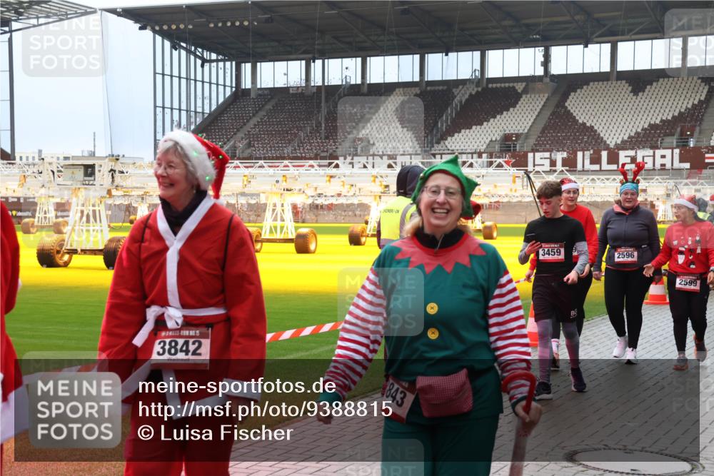 07.12.2025 - St. Pauli X-Mass-Run No. 15 Luisa Fischer http://msf.ph/oto/9388815 07.12.2025 11:57:39 Ziel 15, 3842, 843, 3459, 2596, 2599, 722, 1271, 1327, 1836, 1877, 2496, 2596, 2598, 2599, 2811, 2824, 2825, 2826, 3383, 3459, 4125, 4172, 4174 meine-sportfotos.de