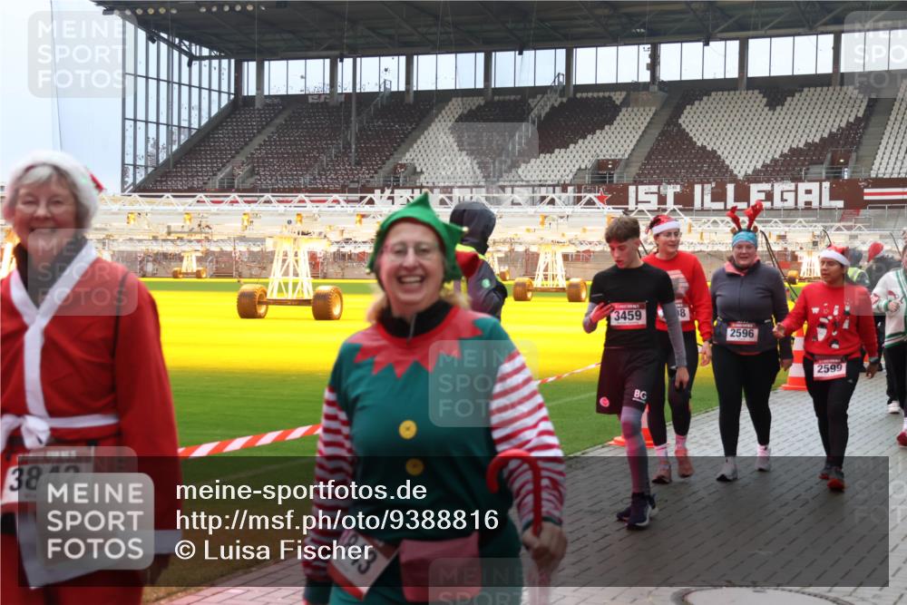 07.12.2025 - St. Pauli X-Mass-Run No. 15 Luisa Fischer http://msf.ph/oto/9388816 07.12.2025 11:57:39 Ziel 3842, 843, 3459, 8, 2596, 2599, 722, 1271, 1327, 1836, 1877, 2496, 2596, 2598, 2599, 2811, 2824, 2825, 2826, 3383, 3459, 4125, 4172, 4174 meine-sportfotos.de