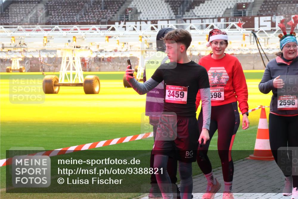 07.12.2025 - St. Pauli X-Mass-Run No. 15 Luisa Fischer http://msf.ph/oto/9388821 07.12.2025 11:57:41 Ziel 15, 3459, 15, 598, 15, 2596, 722, 1271, 1327, 1836, 1877, 2496, 2596, 2598, 2599, 2811, 2824, 2825, 2826, 3383, 3459, 4125, 4172, 4174 meine-sportfotos.de