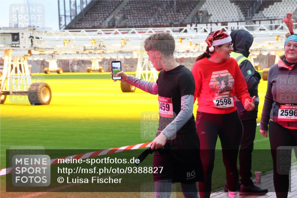 07.12.2025 - St. Pauli X-Mass-Run No. 15 Luisa Fischer http://msf.ph/oto/9388827 07.12.2025 11:57:42 Ziel 459, 5, 2598, 15, 2596, 722, 1271, 1327, 1836, 1877, 2496, 2811, 2824, 2825, 2826, 3383, 3444, 3452, 3459, 4125, 4172, 4174 meine-sportfotos.de