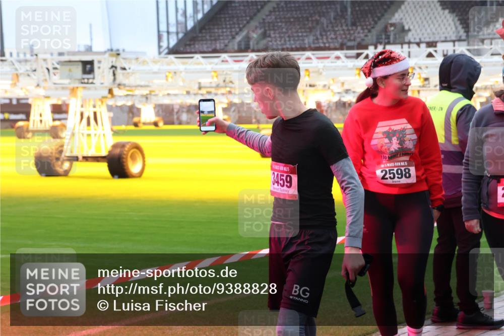 07.12.2025 - St. Pauli X-Mass-Run No. 15 Luisa Fischer http://msf.ph/oto/9388828 07.12.2025 11:57:42 Ziel 3459, 1, 9, 5, 2598, 722, 1271, 1327, 1836, 1877, 2496, 2811, 2824, 2825, 2826, 3383, 3444, 3452, 3459, 4125, 4172, 4174 meine-sportfotos.de