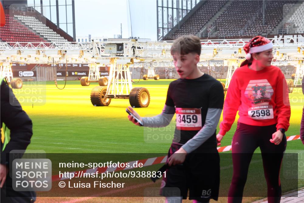 07.12.2025 - St. Pauli X-Mass-Run No. 15 Luisa Fischer http://msf.ph/oto/9388831 07.12.2025 11:57:43 Ziel 3459, 2598, 171, 722, 1271, 1327, 1836, 1877, 2496, 2811, 2824, 2825, 2826, 3383, 3444, 3452, 3459, 4125 meine-sportfotos.de