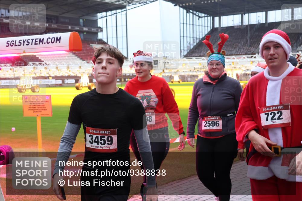 07.12.2025 - St. Pauli X-Mass-Run No. 15 Luisa Fischer http://msf.ph/oto/9388838 07.12.2025 11:57:45 Ziel 15, 3459, 15, 8, 15, 2596, 15, 722, 722, 1271, 1327, 1836, 1877, 2228, 2496, 2811, 2824, 2825, 2826, 3383, 3444, 3452, 3459, 3993, 4125 meine-sportfotos.de