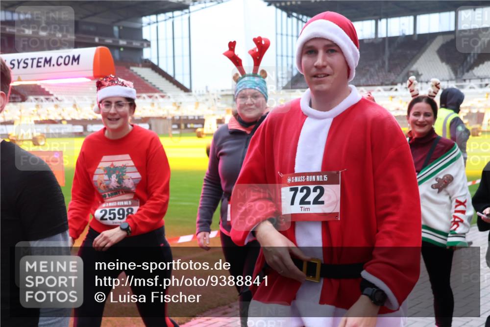 07.12.2025 - St. Pauli X-Mass-Run No. 15 Luisa Fischer http://msf.ph/oto/9388841 07.12.2025 11:57:45 Ziel 2598, 15, 722, 722, 1271, 1327, 1836, 1877, 2228, 2496, 2811, 2824, 2825, 2826, 3383, 3444, 3452, 3459, 3993, 4125 meine-sportfotos.de