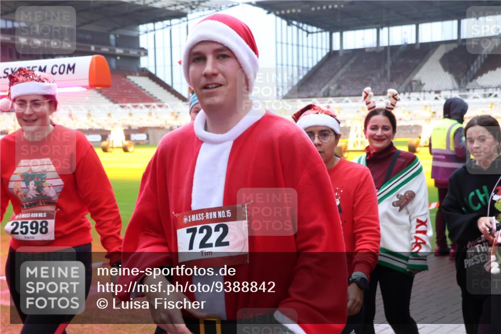 07.12.2025 - St. Pauli X-Mass-Run No. 15 Luisa Fischer http://msf.ph/oto/9388842 07.12.2025 11:57:46 Ziel 5, 2598, 15, 722, 722, 1271, 1327, 1836, 1877, 2228, 2496, 2811, 2825, 2826, 3383, 3444, 3452, 3480, 3852, 3993, 4125 meine-sportfotos.de