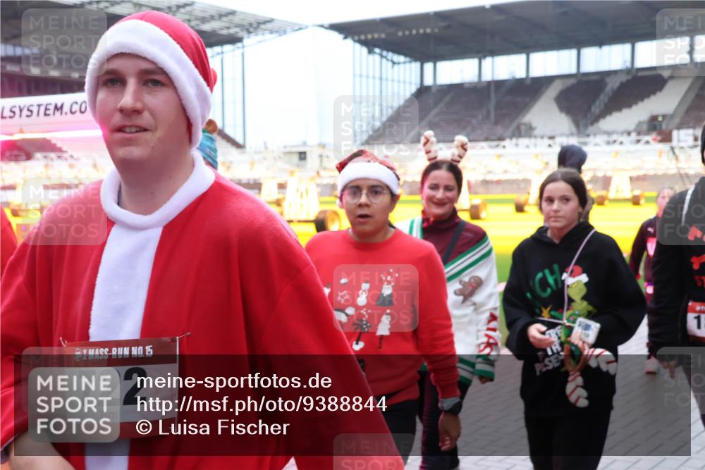07.12.2025 - St. Pauli X-Mass-Run No. 15 Luisa Fischer http://msf.ph/oto/9388844 07.12.2025 11:57:46 Ziel 15, 722, 1, 722, 1271, 1327, 1836, 1877, 2228, 2496, 2811, 2825, 2826, 3383, 3444, 3452, 3480, 3852, 3993, 4125 meine-sportfotos.de