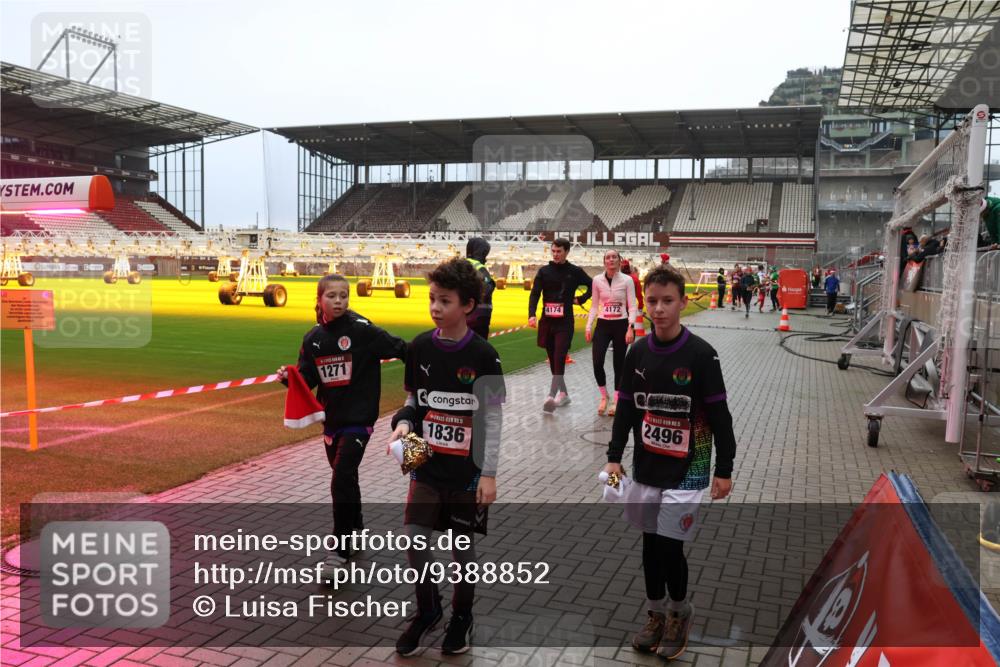 07.12.2025 - St. Pauli X-Mass-Run No. 15 Luisa Fischer http://msf.ph/oto/9388852 07.12.2025 11:57:49 Ziel 1271, 1836, 4174, 4172, 15, 2496, 722, 1271, 1327, 1836, 1877, 2228, 2496, 2811, 3383, 3444, 3452, 3480, 3847, 3852, 3993, 4125 meine-sportfotos.de