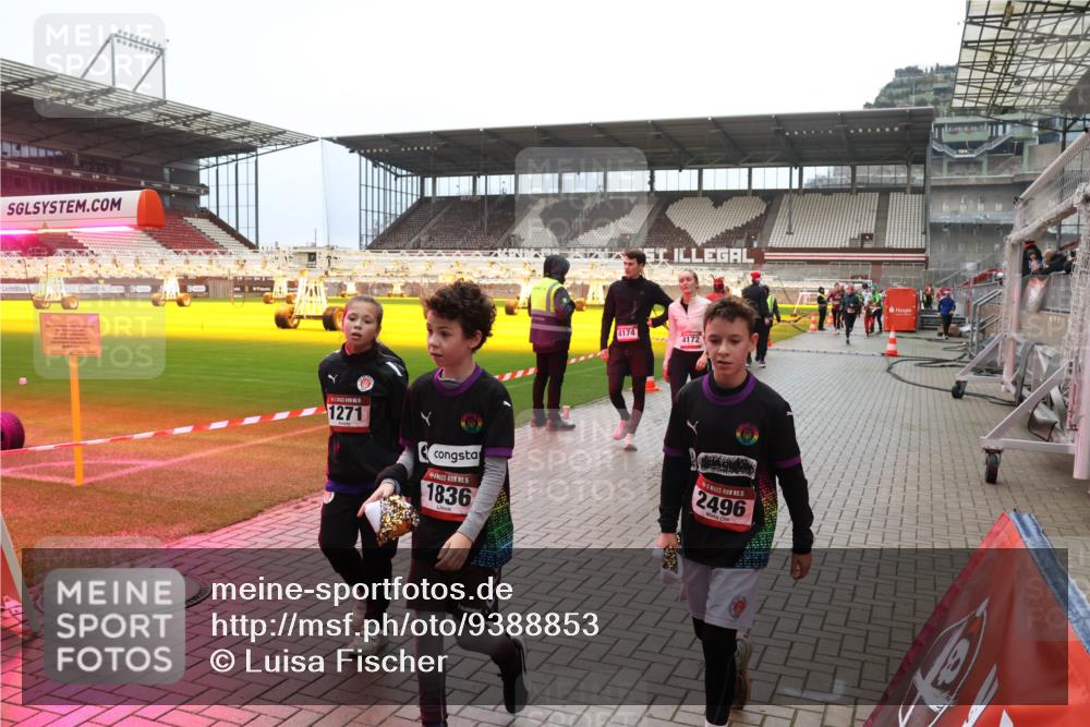 07.12.2025 - St. Pauli X-Mass-Run No. 15 Luisa Fischer http://msf.ph/oto/9388853 07.12.2025 11:57:49 Ziel 1271, 15, 1836, 4174, 4172, 15, 2496, 722, 1271, 1327, 1836, 1877, 2228, 2496, 2811, 3383, 3444, 3452, 3480, 3847, 3852, 3993, 4125 meine-sportfotos.de