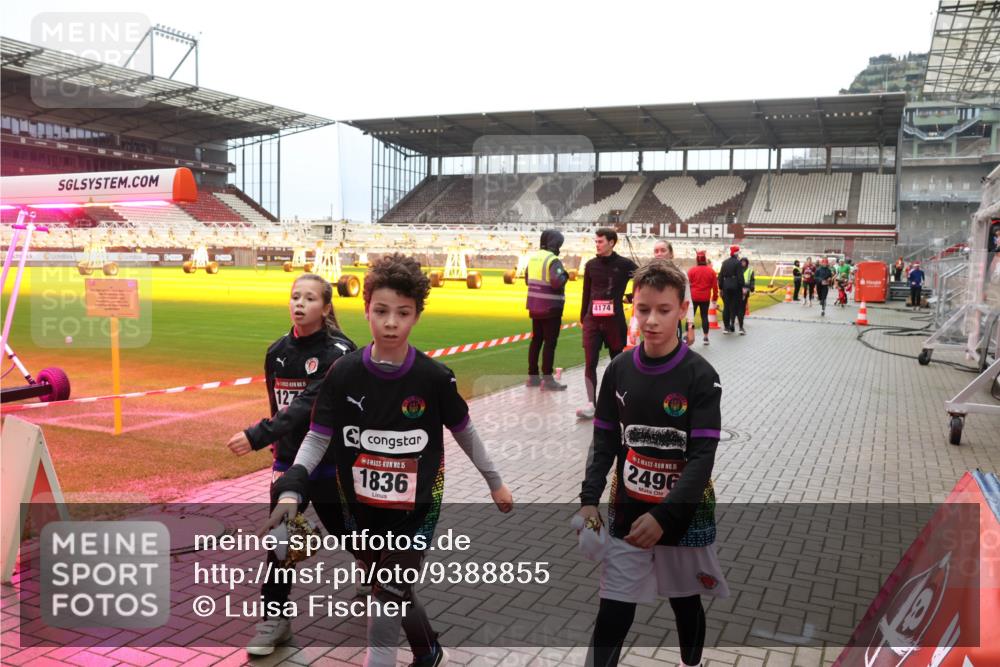 07.12.2025 - St. Pauli X-Mass-Run No. 15 Luisa Fischer http://msf.ph/oto/9388855 07.12.2025 11:57:50 Ziel 4174, 127, 15, 1836, 15, 2496, 722, 1271, 1327, 1836, 1877, 2228, 2496, 2811, 3383, 3444, 3452, 3480, 3847, 3852, 3993, 4125 meine-sportfotos.de