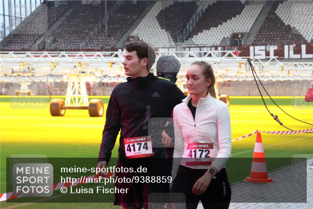 07.12.2025 - St. Pauli X-Mass-Run No. 15 Luisa Fischer http://msf.ph/oto/9388859 07.12.2025 11:57:52 Ziel 15, 4174, 15, 4172, 722, 1271, 1327, 1836, 1877, 2228, 2496, 2811, 3383, 3444, 3452, 3480, 3847, 3852, 3993, 4125 meine-sportfotos.de