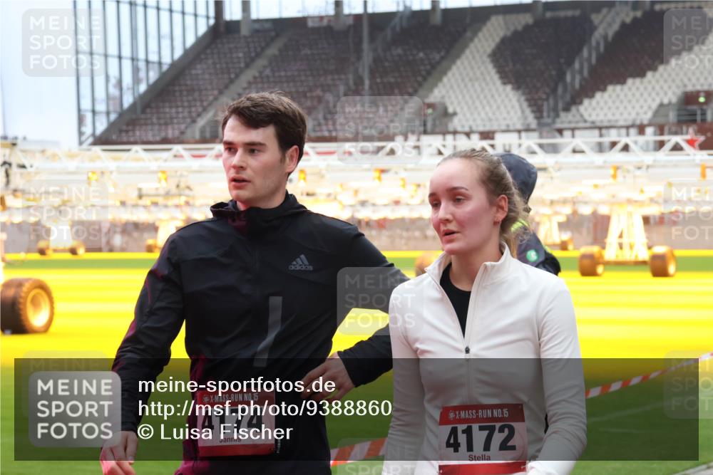 07.12.2025 - St. Pauli X-Mass-Run No. 15 Luisa Fischer http://msf.ph/oto/9388860 07.12.2025 11:57:53 Ziel 15, 4174, 15, 4172, 722, 1271, 1327, 1836, 1877, 2228, 2496, 2811, 3444, 3452, 3480, 3847, 3852, 3993, 4125 meine-sportfotos.de