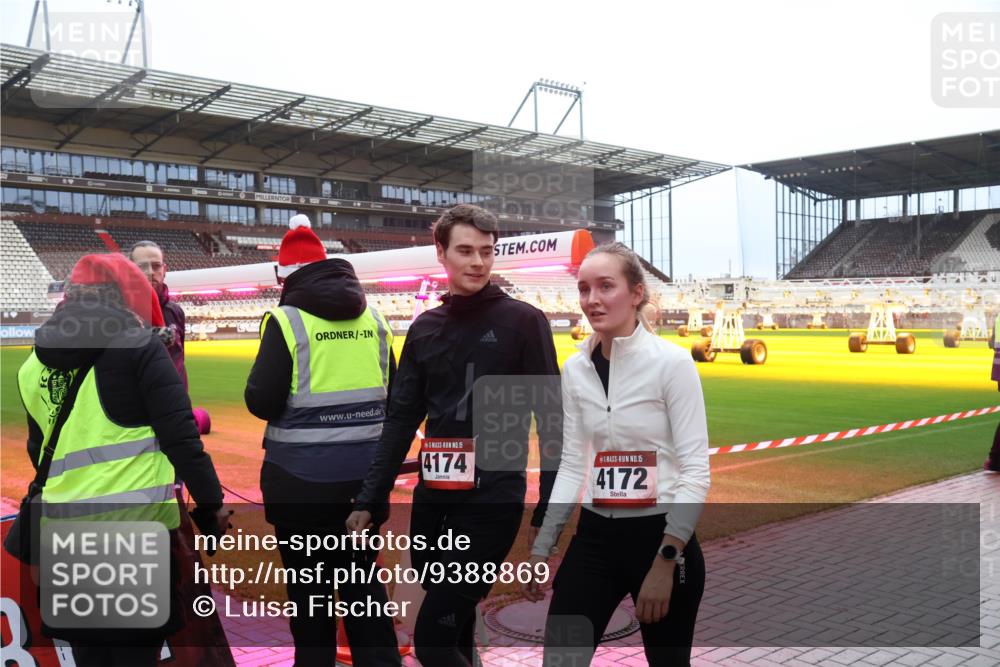07.12.2025 - St. Pauli X-Mass-Run No. 15 Luisa Fischer http://msf.ph/oto/9388869 07.12.2025 11:57:55 Ziel 15, 4174, 15, 4172, 722, 1327, 1836, 1877, 2228, 2496, 2811, 3444, 3452, 3480, 3847, 3852, 3993, 4125 meine-sportfotos.de