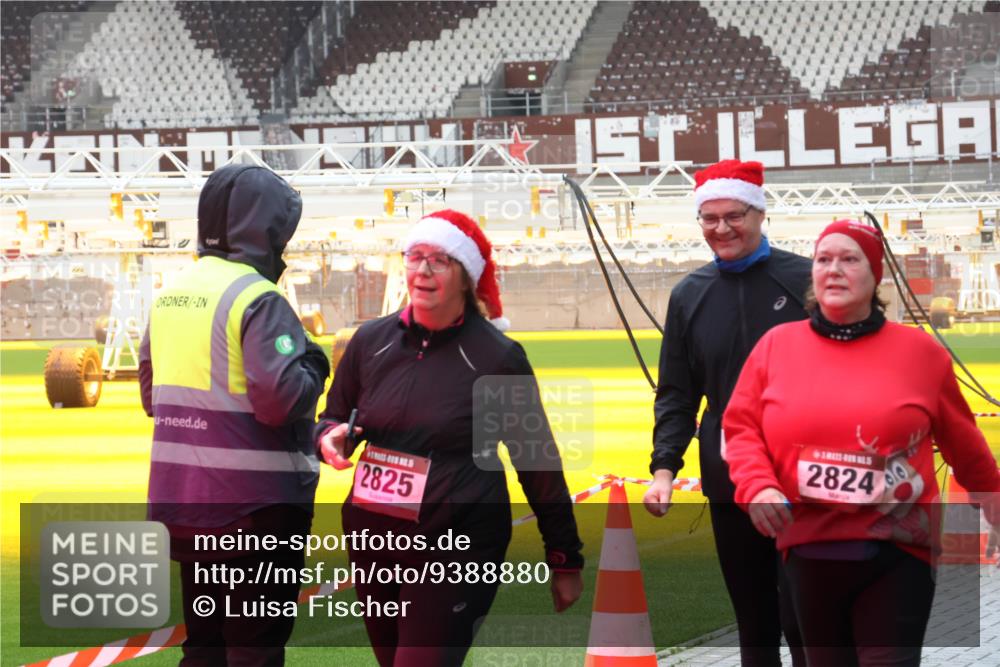 07.12.2025 - St. Pauli X-Mass-Run No. 15 Luisa Fischer http://msf.ph/oto/9388880 07.12.2025 11:58:00 Ziel 2825, 2824, 80, 1327, 1836, 1877, 2228, 2496, 2811, 3444, 3452, 3480, 3847, 3852, 3993, 4125 meine-sportfotos.de