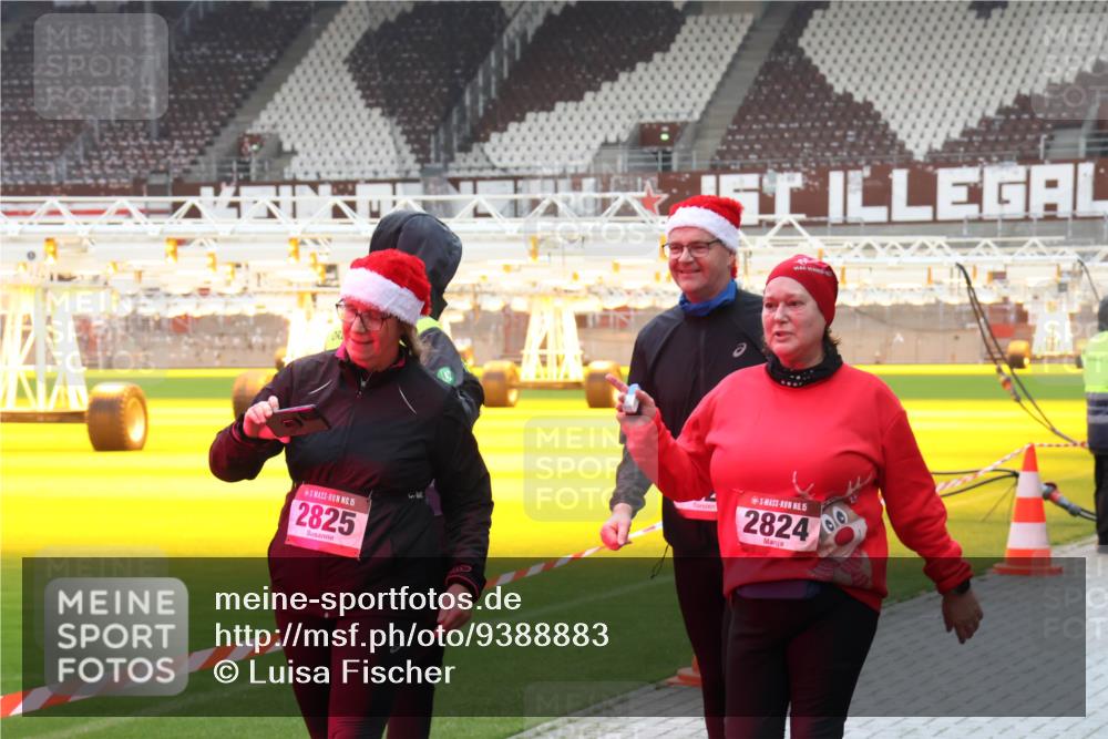 07.12.2025 - St. Pauli X-Mass-Run No. 15 Luisa Fischer http://msf.ph/oto/9388883 07.12.2025 11:58:01 Ziel 15, 2825, 15, 2824, 1327, 1836, 1877, 2228, 2496, 2811, 3444, 3452, 3480, 3847, 3852, 3993, 4125 meine-sportfotos.de